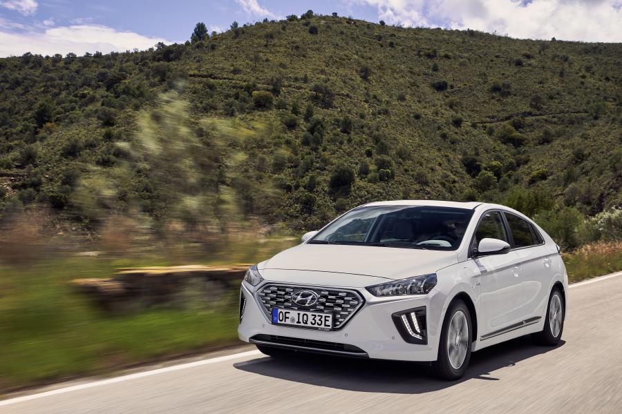  Hyundai IONIQ plug-in (AE) 2019 года  (WW) (фото 7 из 45)